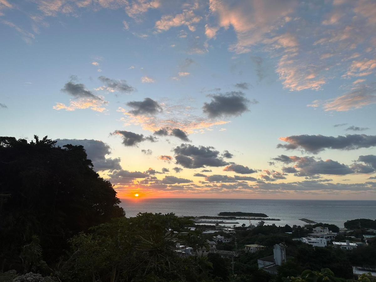 Taru House: Oceanview Retreat Near Beach in Nanjo, Okinawa Villa Exterior photo