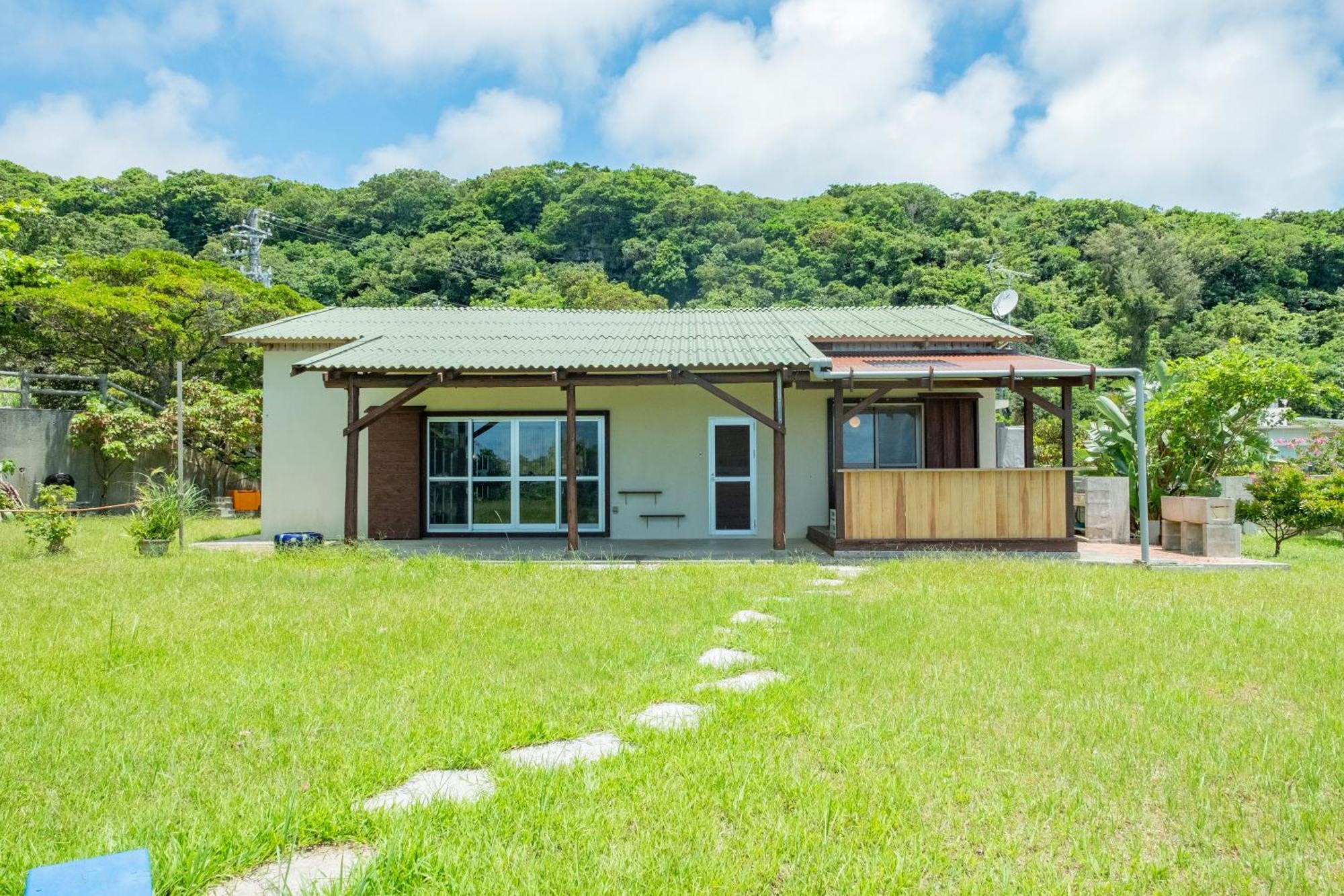 Taru House: Oceanview Retreat Near Beach in Nanjo, Okinawa Villa Exterior photo