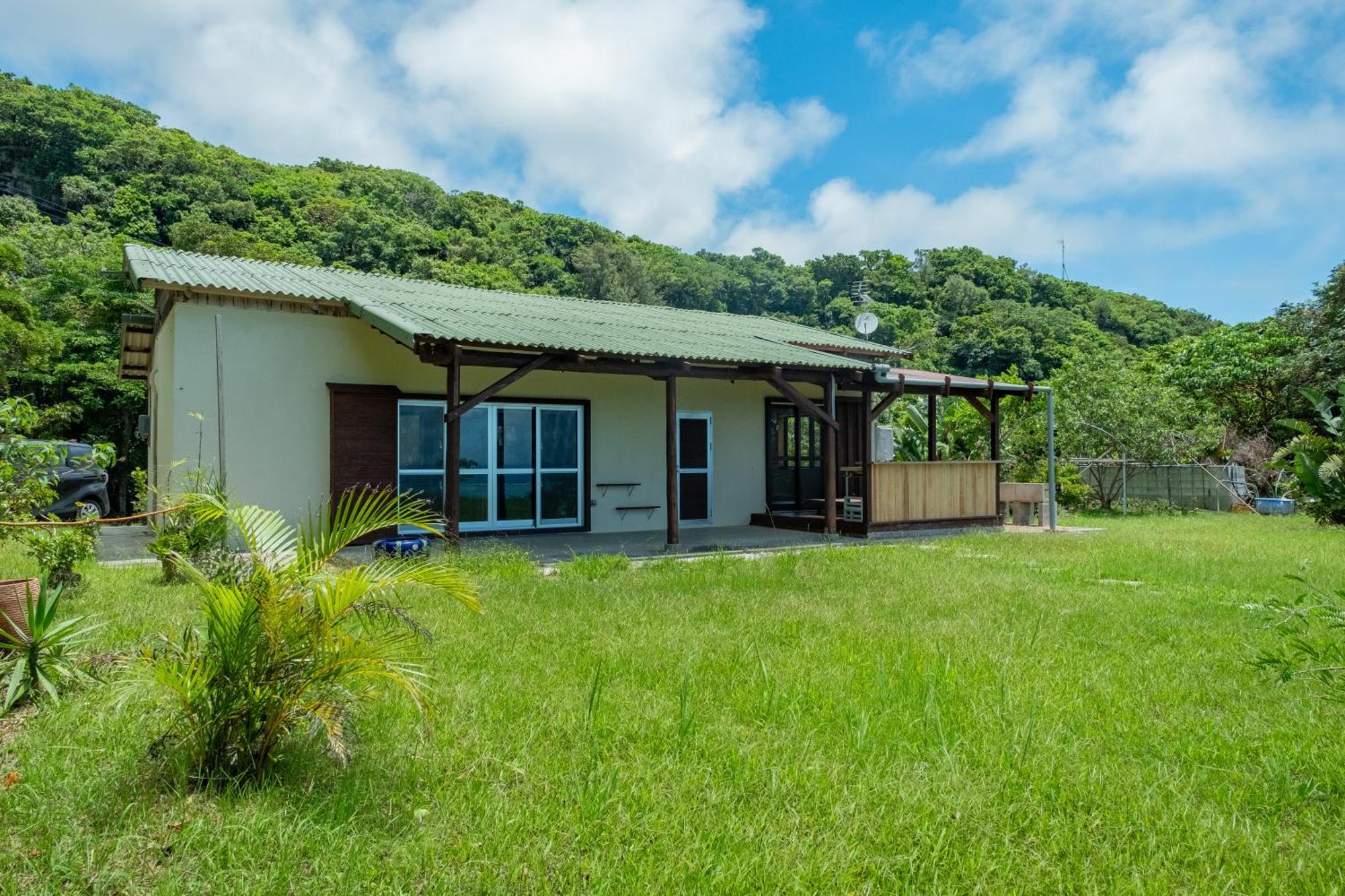 Taru House: Oceanview Retreat Near Beach in Nanjo, Okinawa Villa Exterior photo