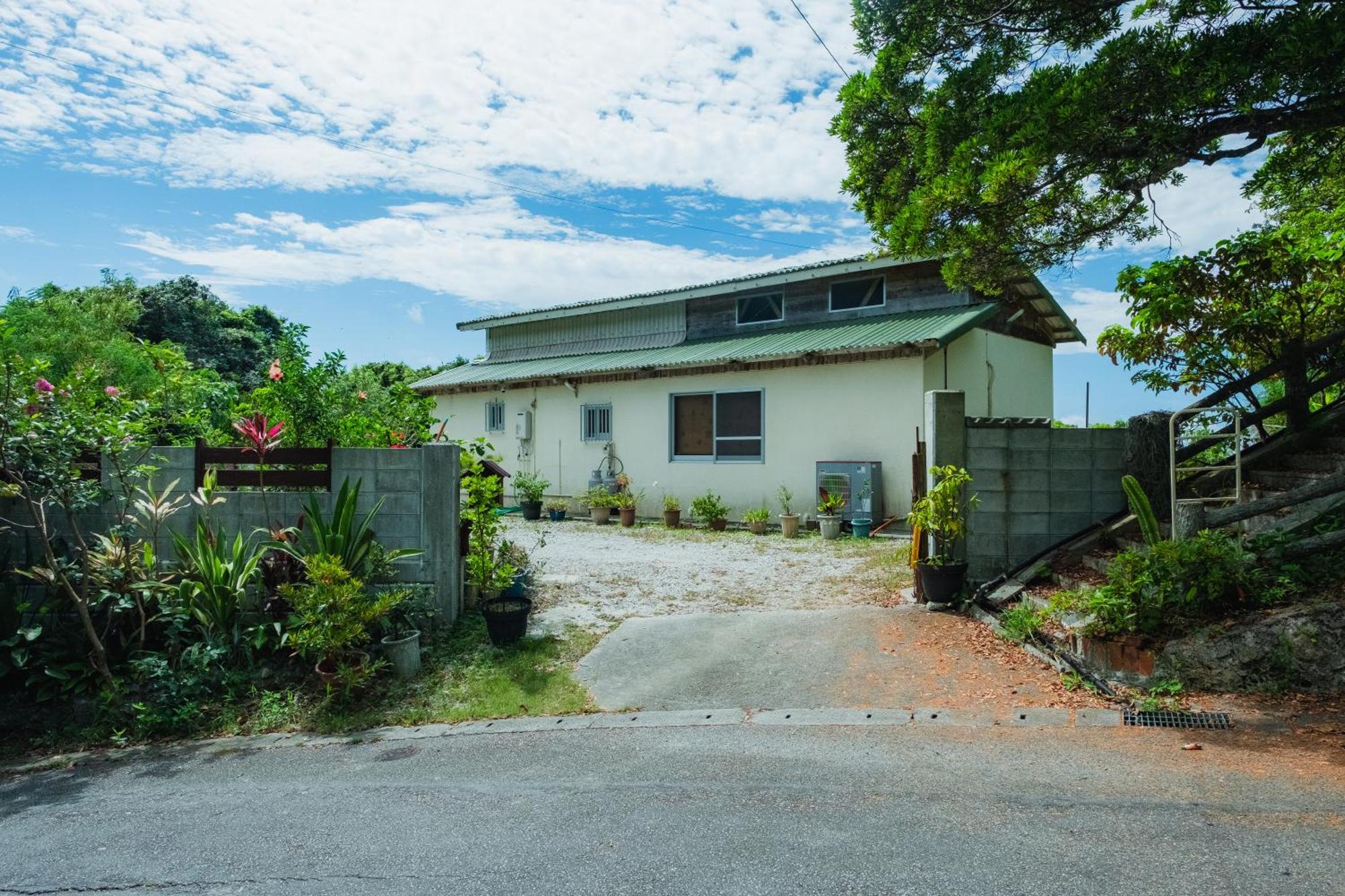 Taru House: Oceanview Retreat Near Beach in Nanjo, Okinawa Villa Exterior photo