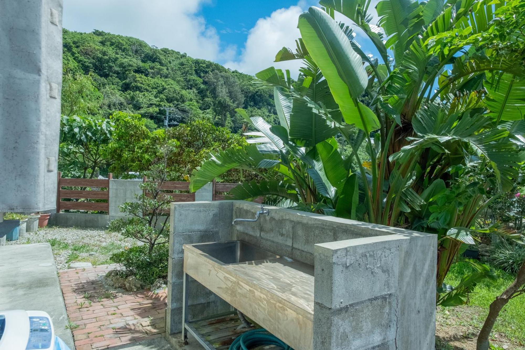 Taru House: Oceanview Retreat Near Beach in Nanjo, Okinawa Villa Exterior photo