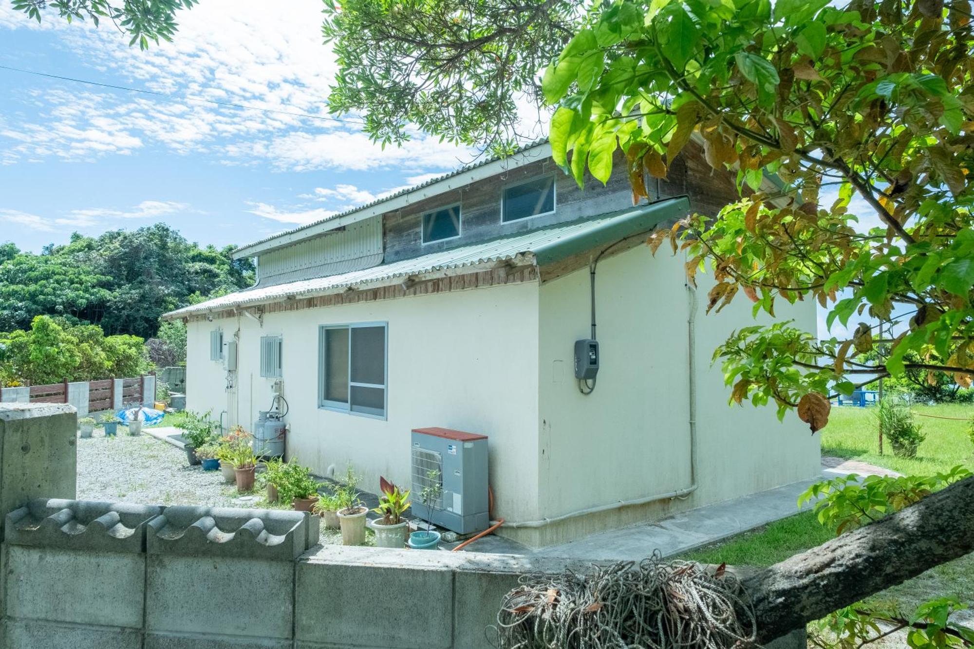 Taru House: Oceanview Retreat Near Beach in Nanjo, Okinawa Villa Exterior photo