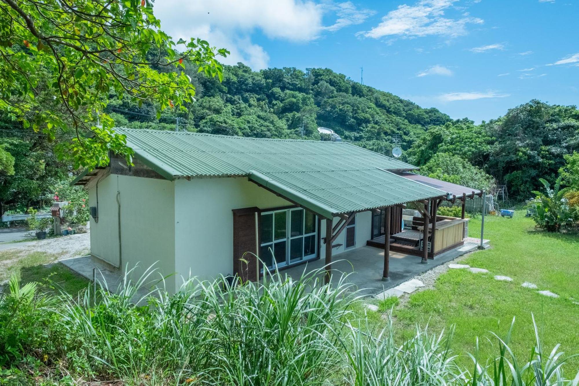 Taru House: Oceanview Retreat Near Beach in Nanjo, Okinawa Villa Exterior photo